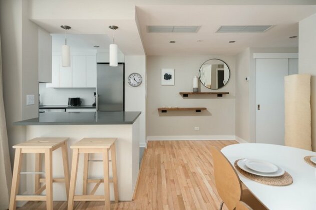 Artsy 2br In Downtown Mtl By Sonder - Photo2