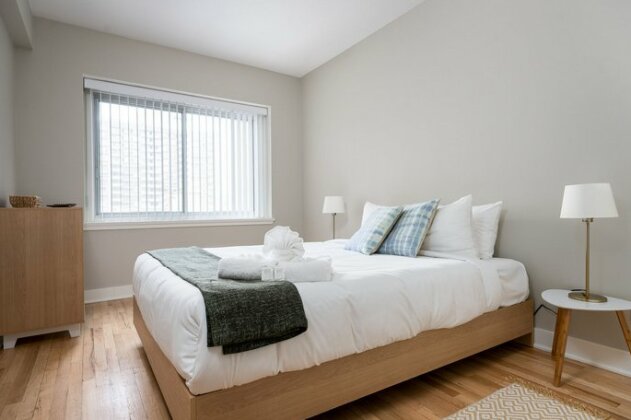 Artsy 2br In Downtown Mtl By Sonder - Photo4