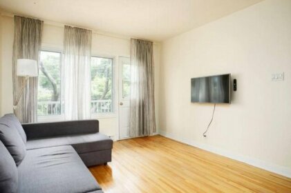 Charming 3 BDR apartment close to the Metro