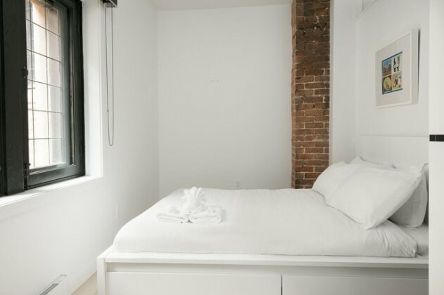 Charming Downtown Montreal Suites by Sonder - Photo4