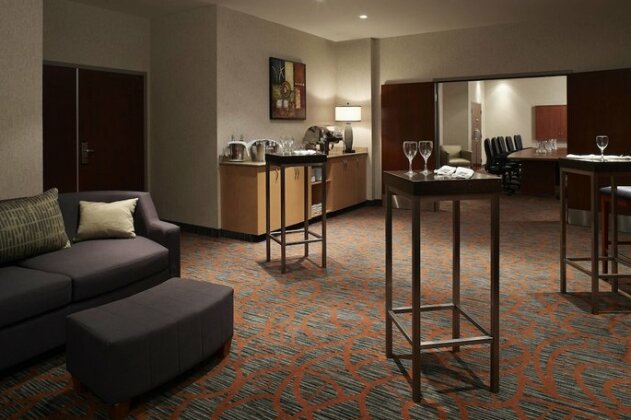 Courtyard by Marriott Montreal Airport - Photo4
