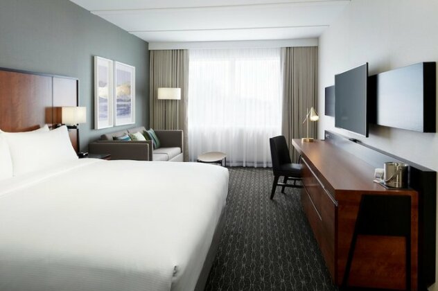 Doubletree By Hilton Montreal Airport - Photo4