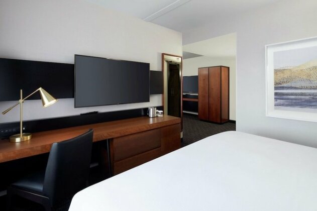 Doubletree By Hilton Montreal Airport - Photo5
