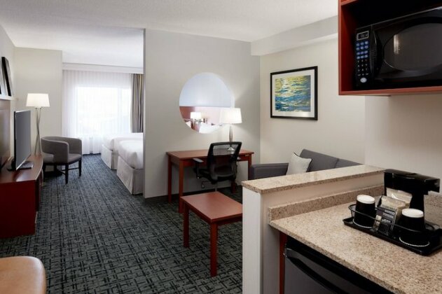 Fairfield Inn & Suites by Marriott Montreal Airport - Photo3
