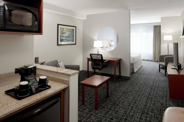 Fairfield Inn & Suites by Marriott Montreal Airport - Photo4