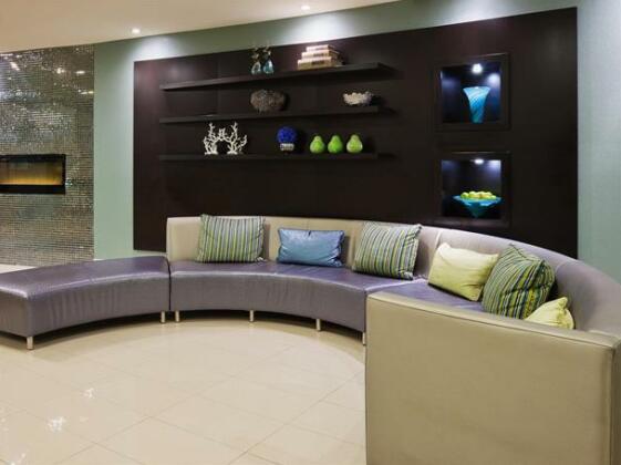 Holiday Inn Hotel & Suites Pointe-Claire Montreal Airport - Photo2
