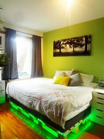 Homestay - Clean Spacious and Furnished Room