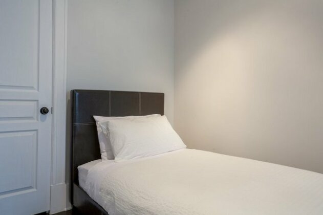 LMVR-Spacious Apartments on Saint Laurent with free parking - Photo5
