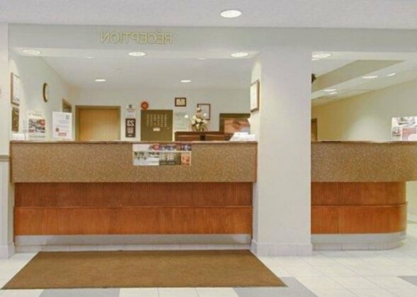Quality Inn and Suites Montreal East - Photo3