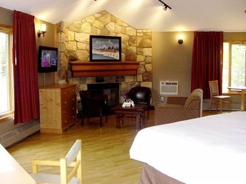 Nakoda On The Lake Spa Lodge And Conference Centre - Photo4