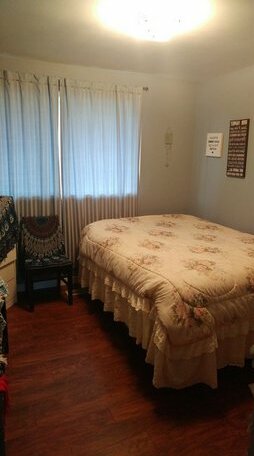 Homestay - 2 bedroom basement suite