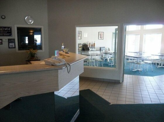 Bay Hill Inns & Suites - Photo2