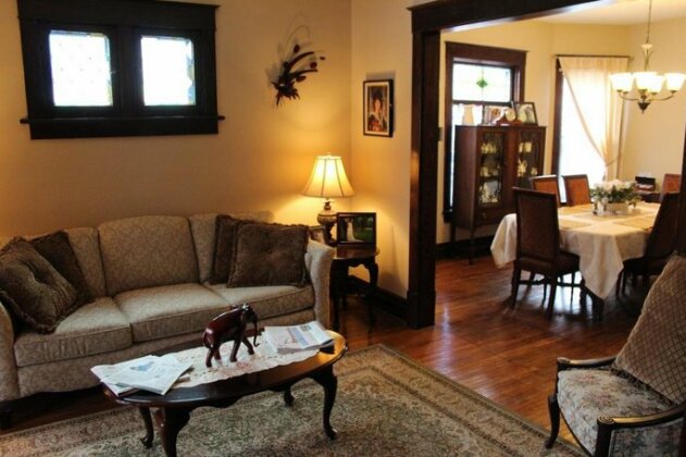Ambiance By The Falls B&B by Elevate Rooms - Photo3
