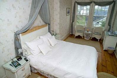 Brockamour Manor Bed and Breakfast - Photo2