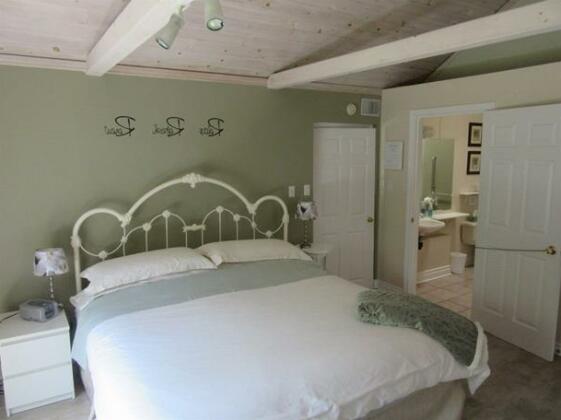 Carbonnel Bed and Breakfast - Photo3