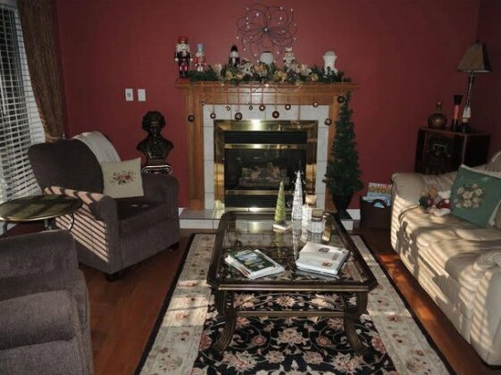Demi's Place Bed and Breakfast - Photo5