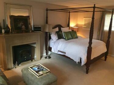 Niagara-On-The-Lake Furnished Suites