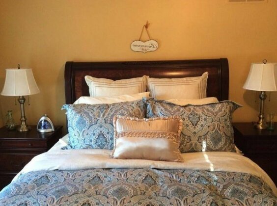 Scarlet Tunic Bed and Breakfast - Photo4