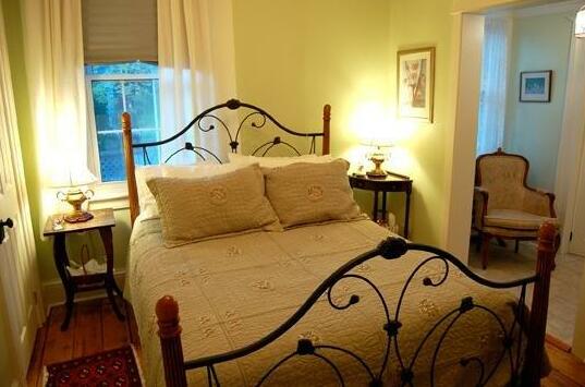 The Stewart House Bed and Breakfast - Photo4