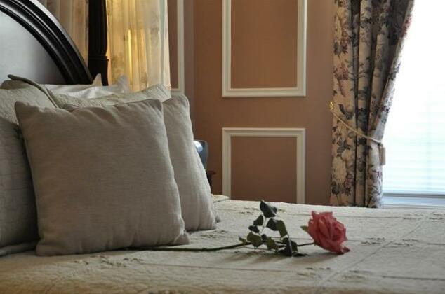 Victorian Suites Inn - Photo2
