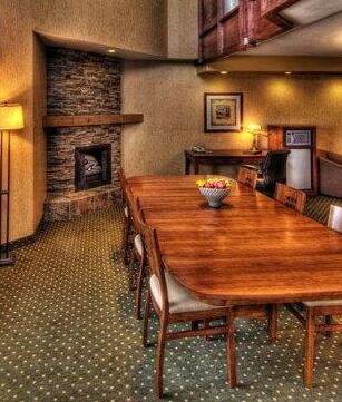 Gold Eagle Lodge - Photo5