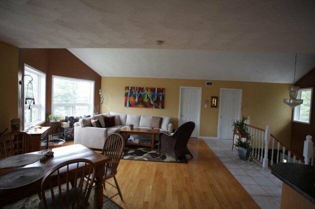 Laughing Waters Bed & Breakfast and Vacation Rental - Photo4