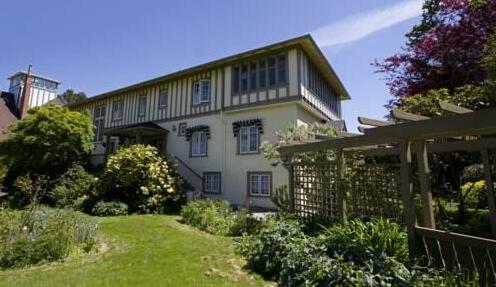 Oak Bay Guest House Bed And Breakfast - Photo2