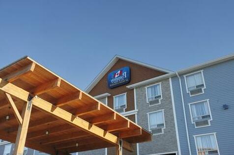 Pomeroy Inn & Suites at Olds College - Photo2