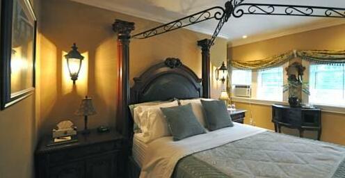Creighton Manor Inn Bed & Breakfast - Photo4