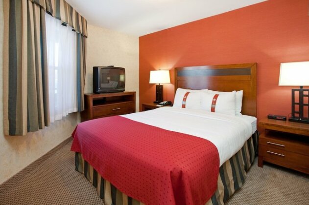 Holiday Inn Hotel & Suites Osoyoos - Photo4