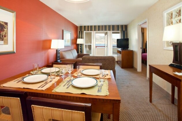 Holiday Inn Hotel & Suites Osoyoos - Photo5