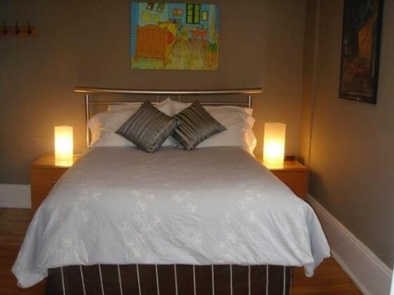 Avalon Bed and Breakfast - Photo2