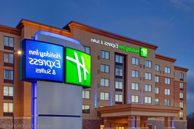 Holiday Inn Express Hotel and Suites Nepean East - Photo2