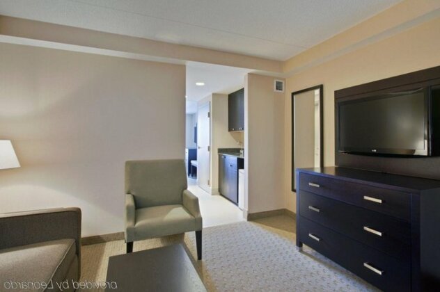 Holiday Inn Express Hotel and Suites Nepean East - Photo3