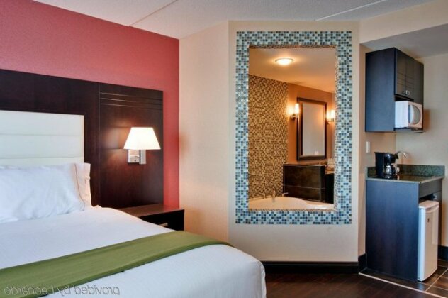Holiday Inn Express Hotel and Suites Nepean East - Photo4