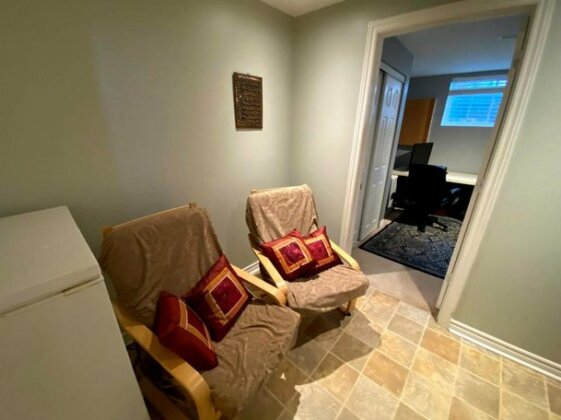 Private Room with private washroom close to airport - Photo4