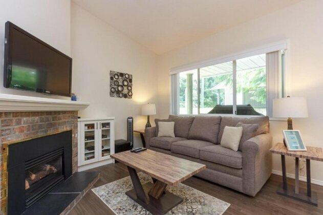 3 Bed 2 Bath Parksville Townhome - Photo2