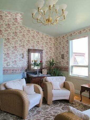 The Maple Inn Bed and Breakfast - Photo2