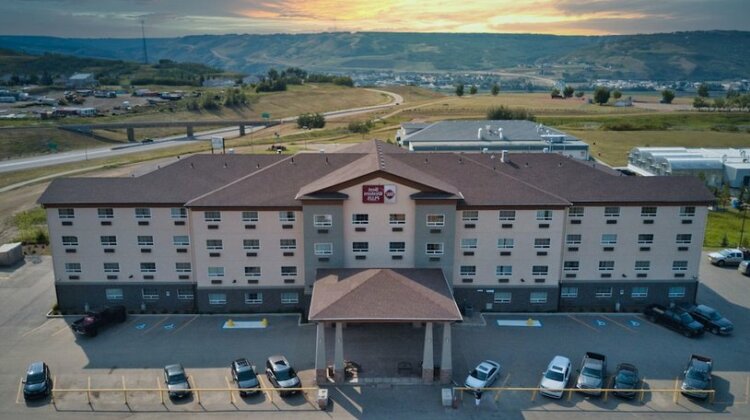 Best Western Plus Peace River Hotel & Suites - Photo2