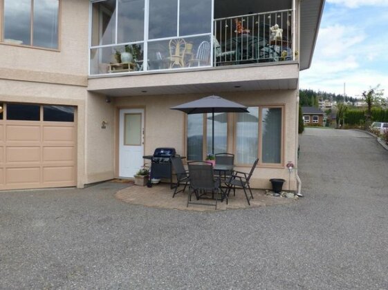 Peachland Lakeview Vacation Suite - Photo2