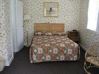 The Lionstone Inn Motel and Cottages - Photo4