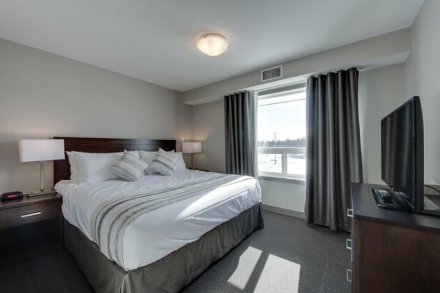 Ramada by Wyndham Grassland - Photo3