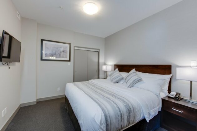 Ramada by Wyndham Grassland - Photo4