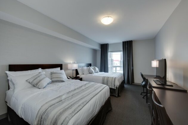 Ramada by Wyndham Grassland - Photo5