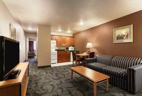 Poco Inn and Suites Hotel and Conference Center - Photo3
