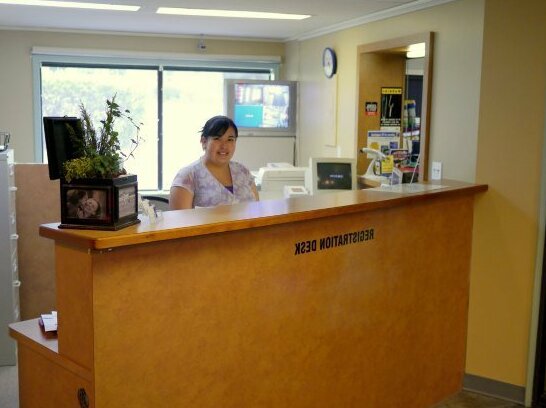 Airport Inn Port Hardy - Photo3