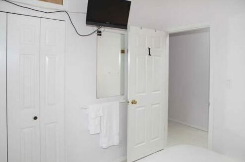 Orca House Bed And Breakfast - Photo4