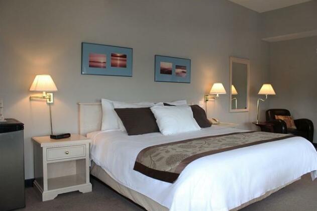 The Quarterdeck Inn & Marina Resort - Photo2