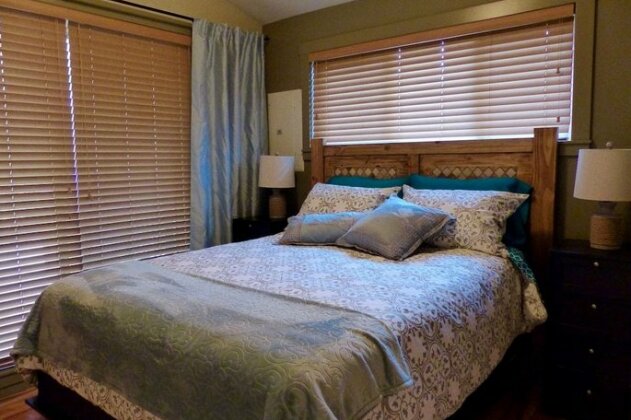 Handsome Dan's Port Renfrew - Photo2