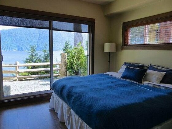 Hera's Cove - Photo4